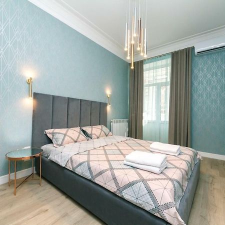 Lux , Two Bedrums Kiev Bagian luar foto