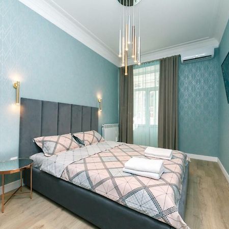 Lux , Two Bedrums Kiev Bagian luar foto