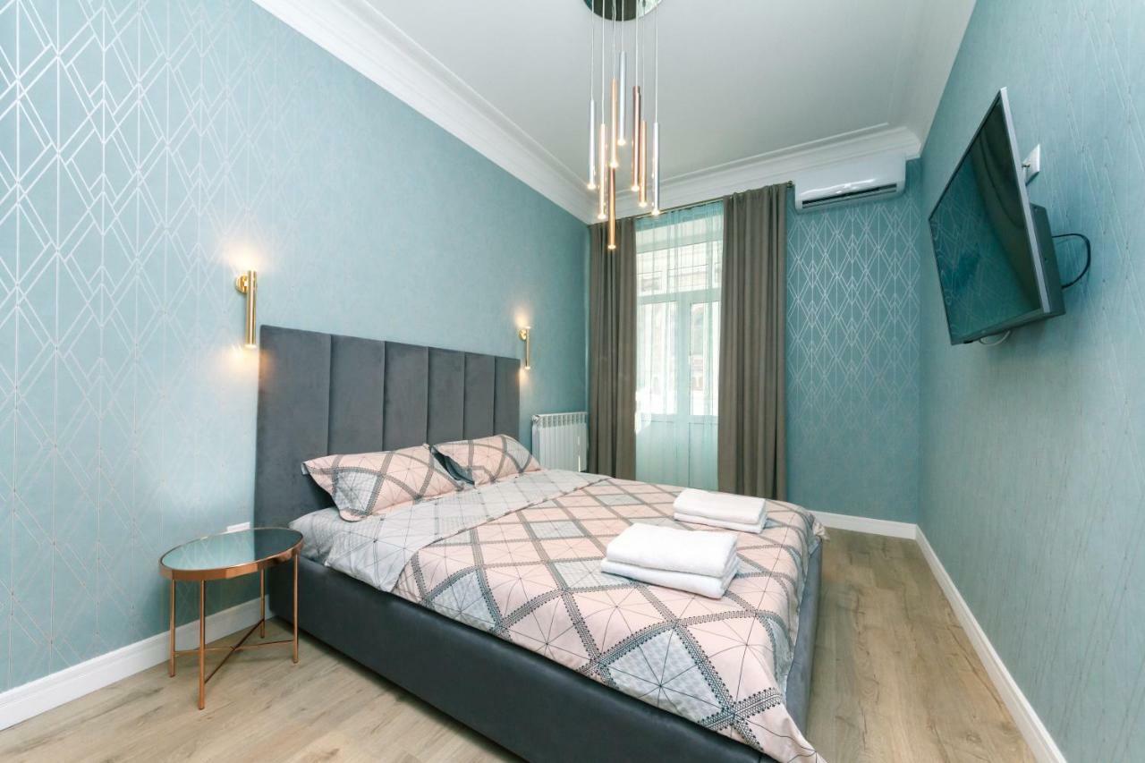 Lux , Two Bedrums Kiev Bagian luar foto